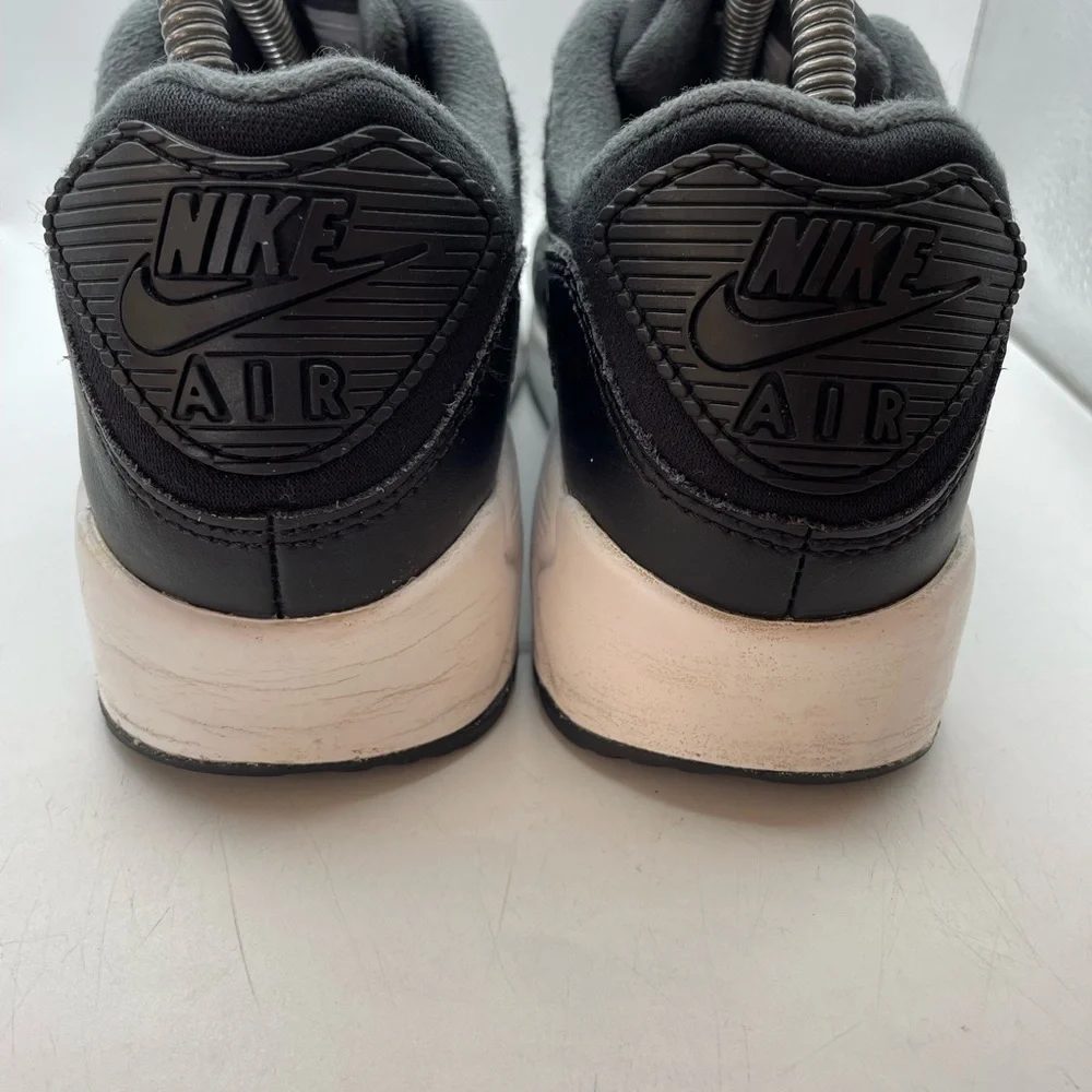 Nike Airmax 90 black summit women’s Sneakers size 8.5